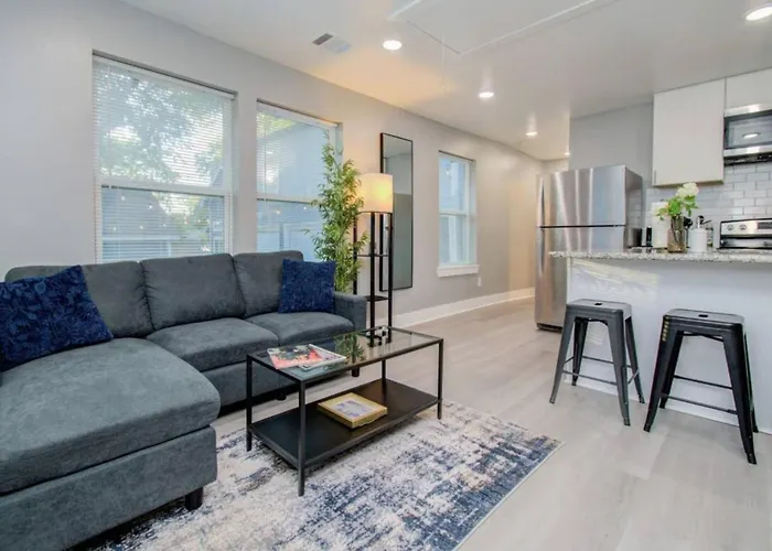 2-Bedrrom Townhouse In Houston