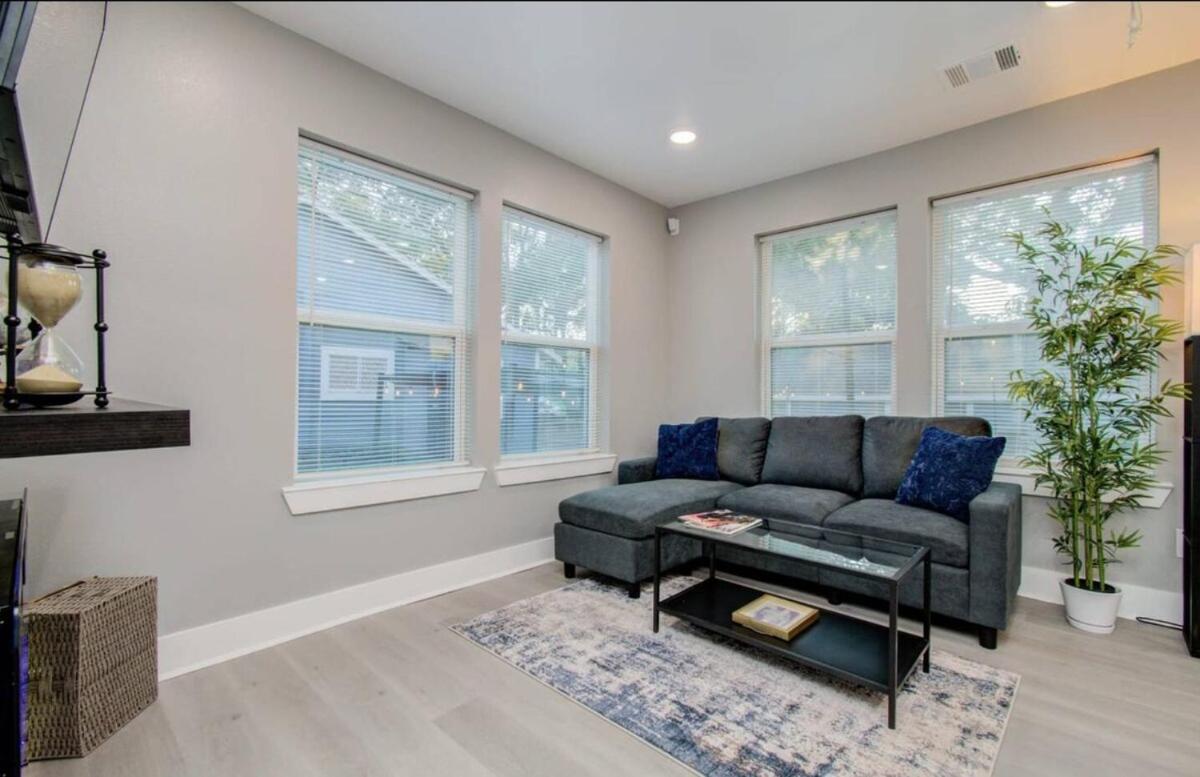 2-bedrrom Townhouse In *